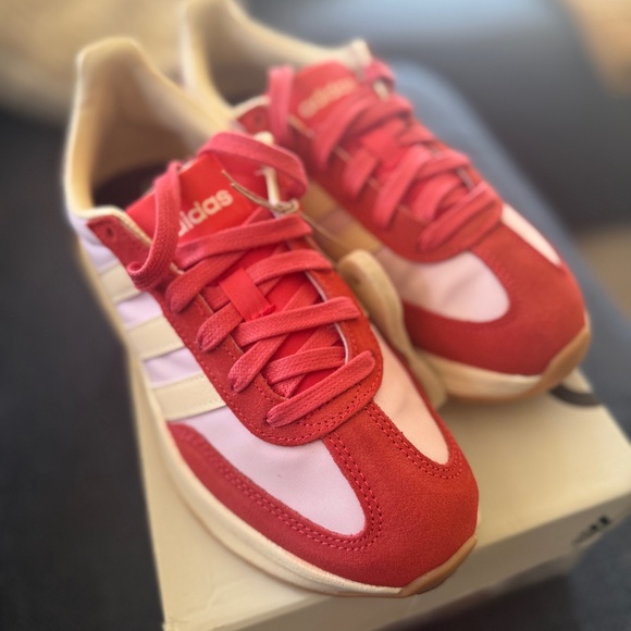 🔥 Adidas Run 70s 2.0 – Women’s Sneakers – Size 6– Red/White– BRAND NEW W/ BOX🔥 - Picture 1 of 5
